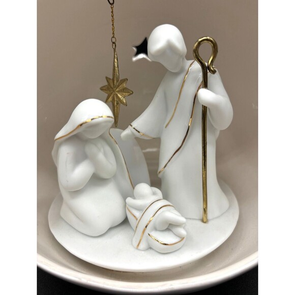 Appletree Design Holy Family Nativity Lighted Globe 7-1/4-Inch Tall w/Cord 2005 - Picture 2 of 16